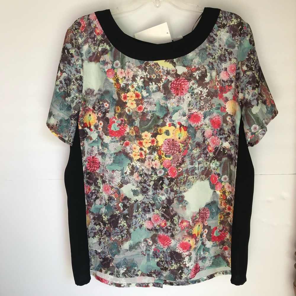 Women’s Floral Blouse with Buttons on the back